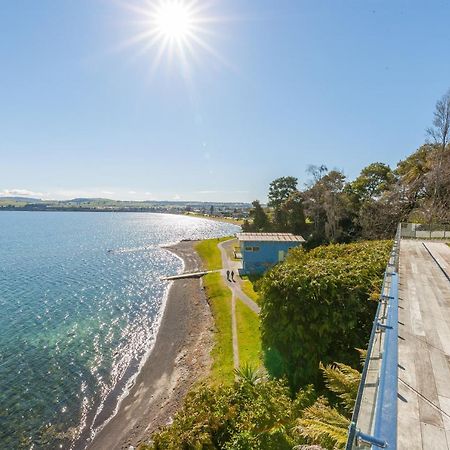 Spectacular Lakefront Home Taupo Eksteriør bilde
