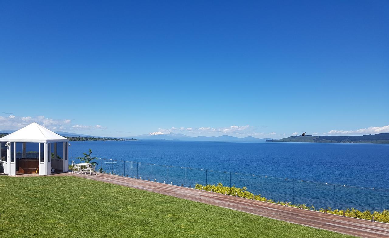 Spectacular Lakefront Home Taupo Eksteriør bilde