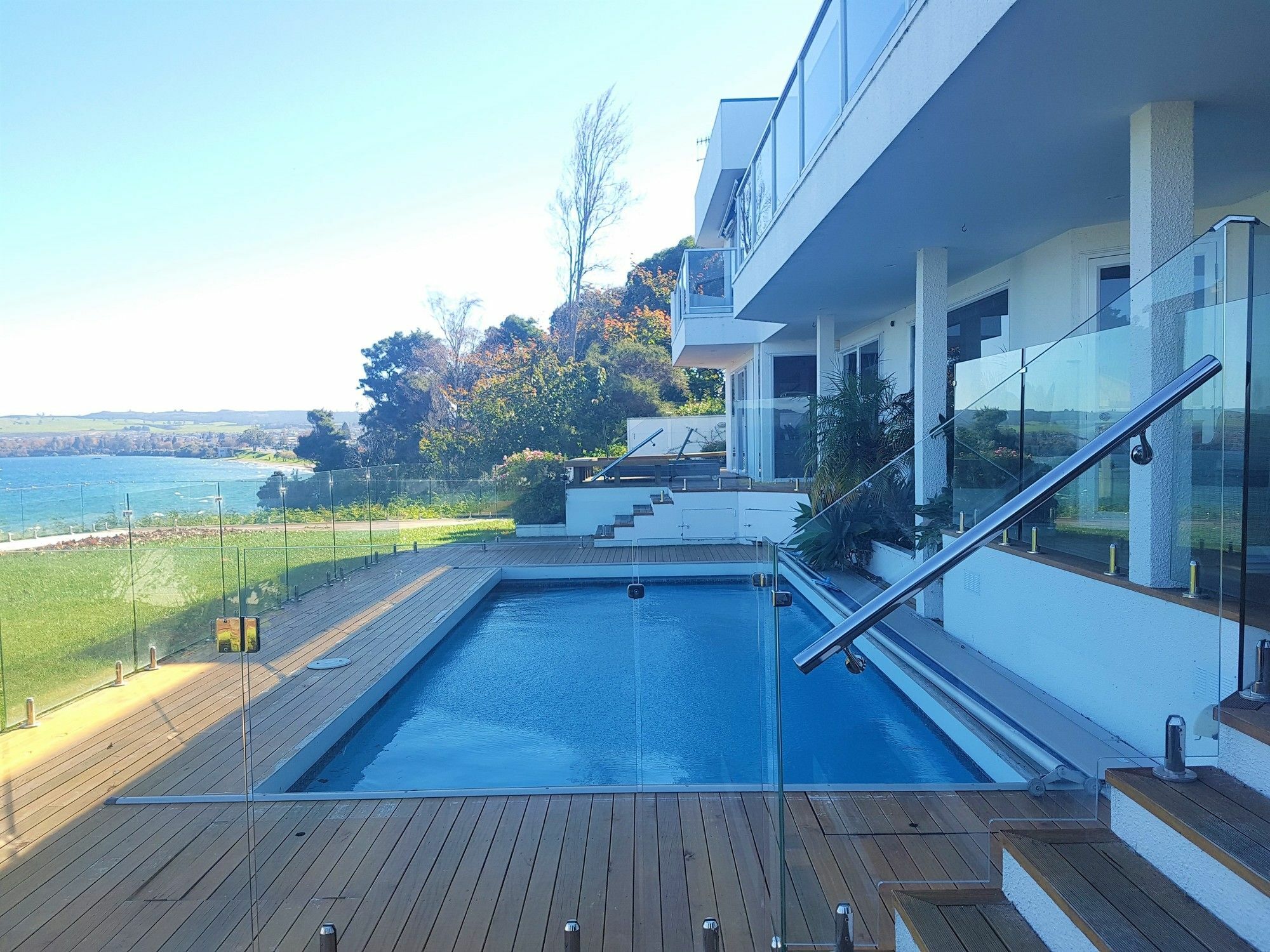 Spectacular Lakefront Home Taupo Eksteriør bilde