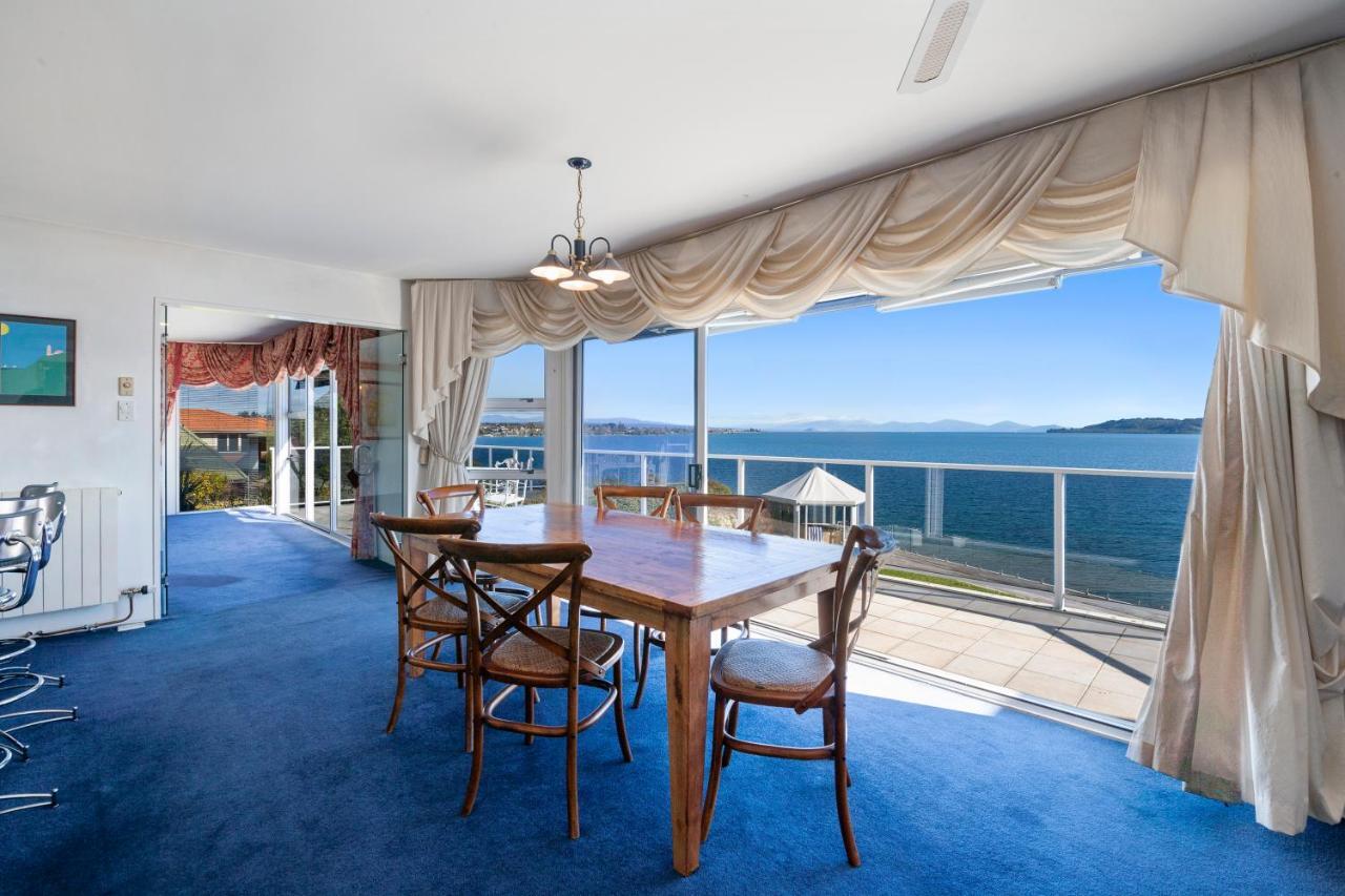 Spectacular Lakefront Home Taupo Eksteriør bilde