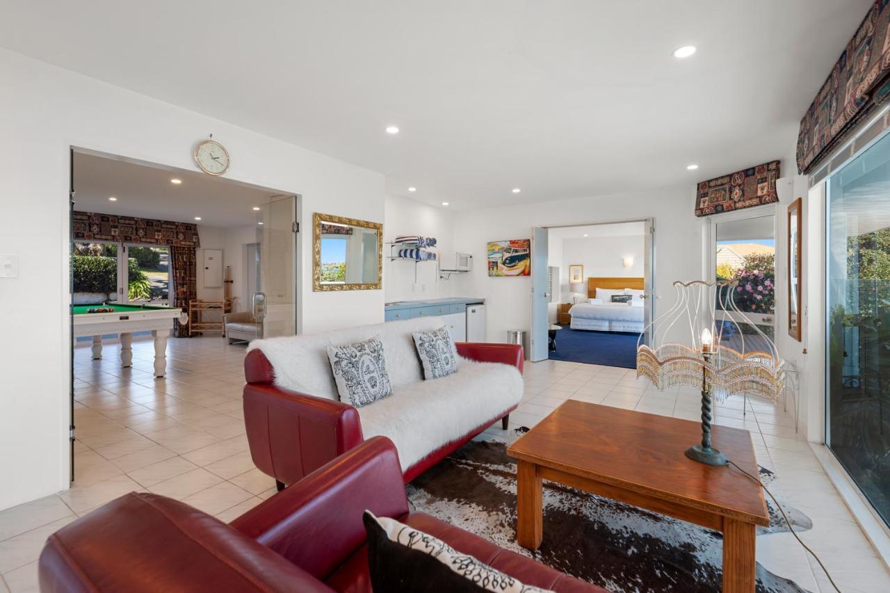 Spectacular Lakefront Home Taupo Eksteriør bilde