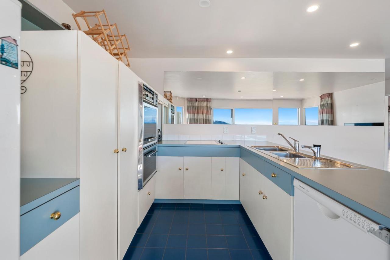 Spectacular Lakefront Home Taupo Eksteriør bilde